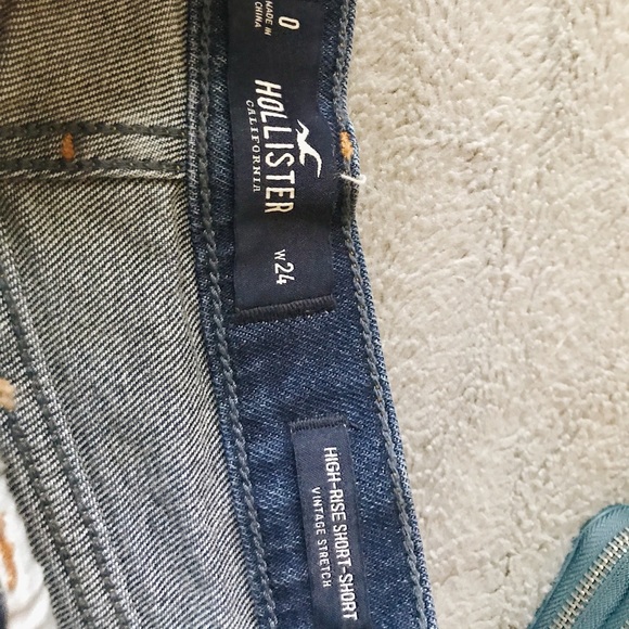 Hollister dark wash jean shorts - Picture 4 of 4